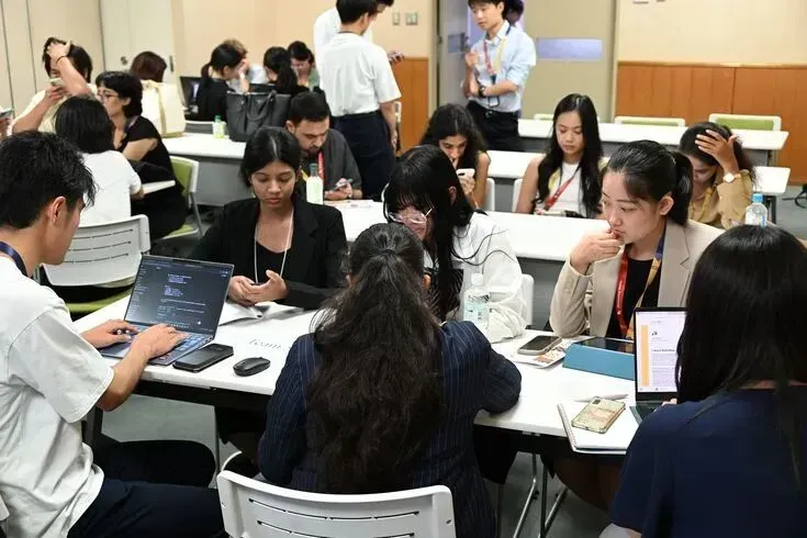 12.7 Million New Graduates Enter the Job Market, Youth Unemployment Hits 17.9% | For International Students: Overseas Job Hunt or Fierce Competition Back Home?