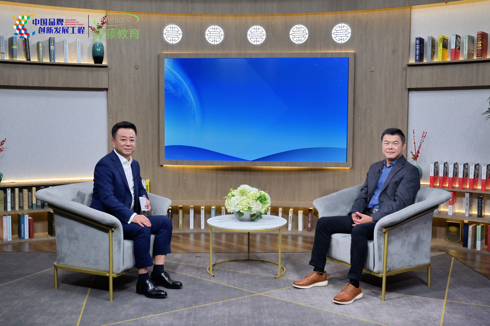 黑马博士对话央视朱军